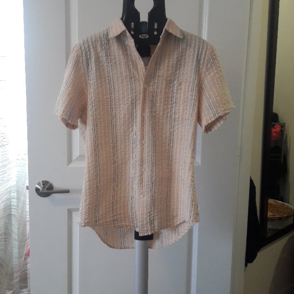 Men's Shirt. Medium